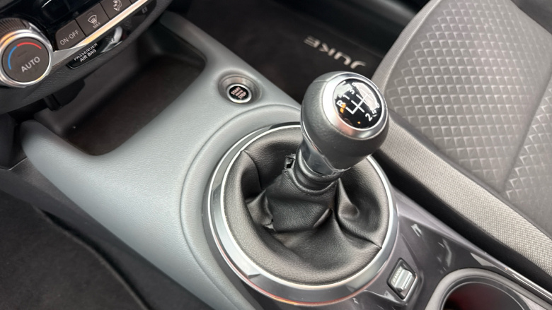 Nissan Juke 1.0 DiG-T N-Connecta 5dr Petrol Hatchback